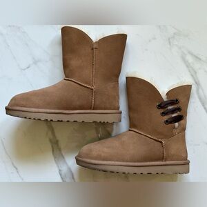 Ugg Constantine size 8 ladies boot, in barely worn condition